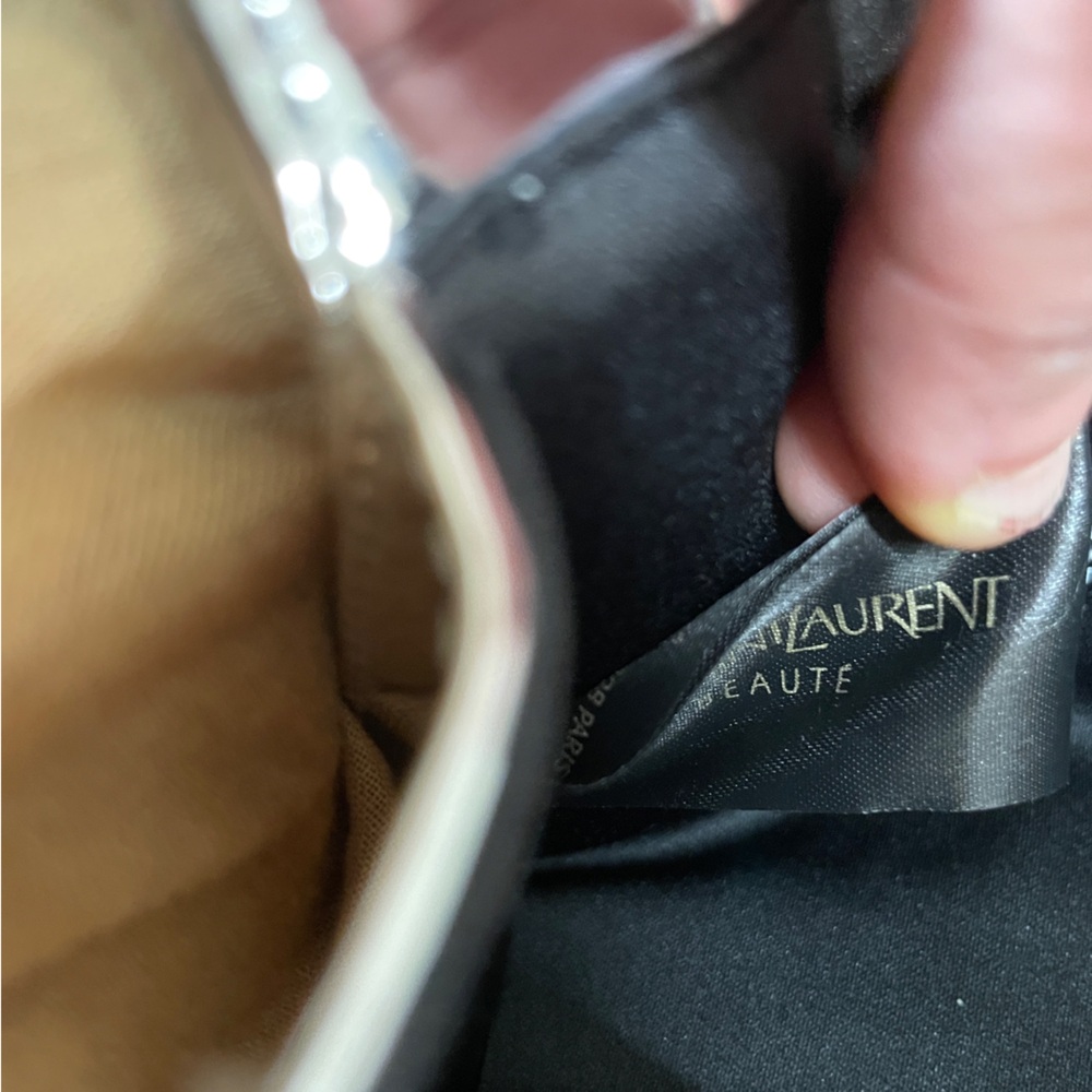 Yves Saint Laurent - Picture 7 of 10